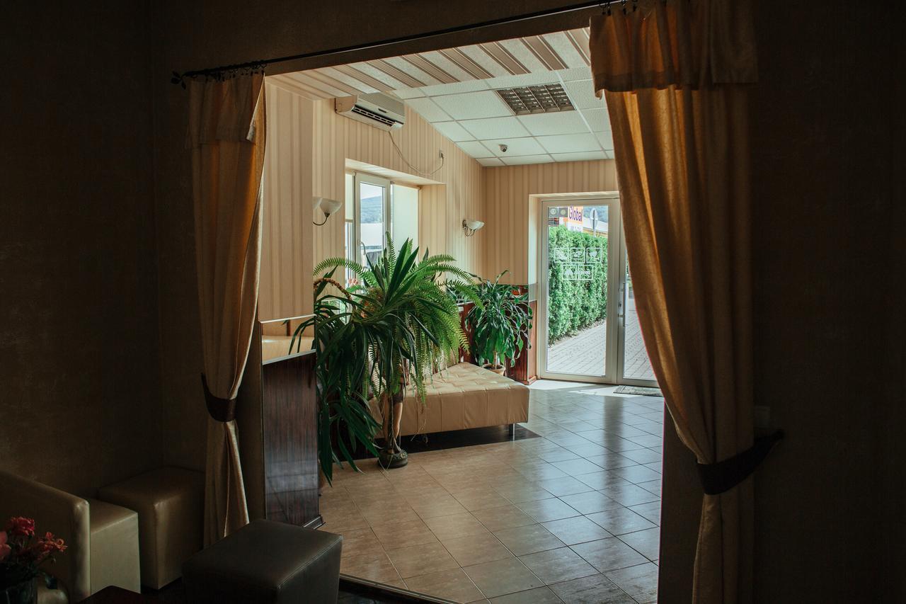 Jj Hotel Vynohradiv Exterior photo